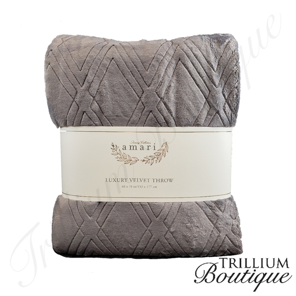 BUNDLE Amari Throw, Lemon Mittens, Surell Earmuffs - Picture 2 of 14